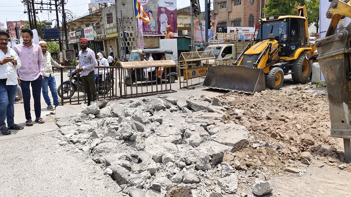 Major Anti-Encroachment Drive Clears Busy Jalna Road Stretch In Beed