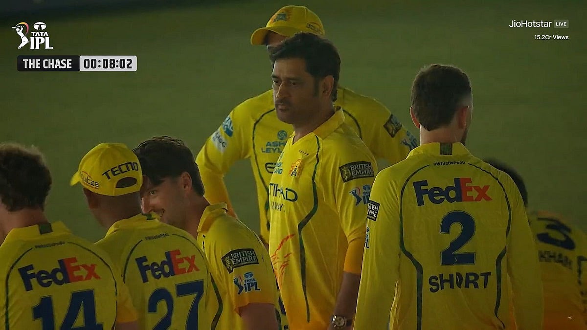 VIDEO: Chepauk Erupts As MS Dhoni Walks Onto Field During CSK Vs SRH Last IPL 2026 Match At Venue Amid Retirement Buzz