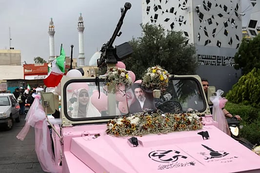 Military Vehicles Decorated As Wedding Cars In Iran As 1,000 Couples Tie Knot Under ‘Jan-Fada’ Campaign - Watch Viral Videos