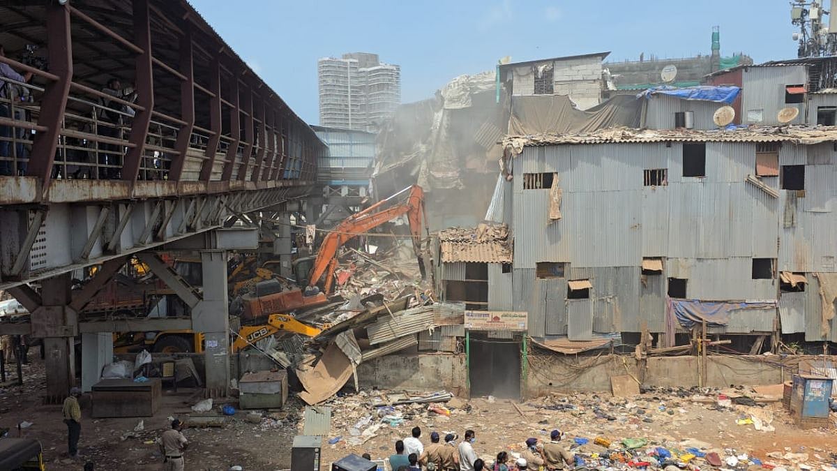 Mumbai Encroachment Crackdown: Massive Demolition Drive Begins In Bandra's Garib Nagar Days After Bombay High Court Order - VIDEO