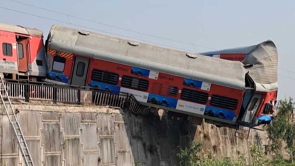 3 Coaches Of Ujjaini Express Derail Near Yog Nagari Railway Station In Rishikesh; No Injuries Reported | Video