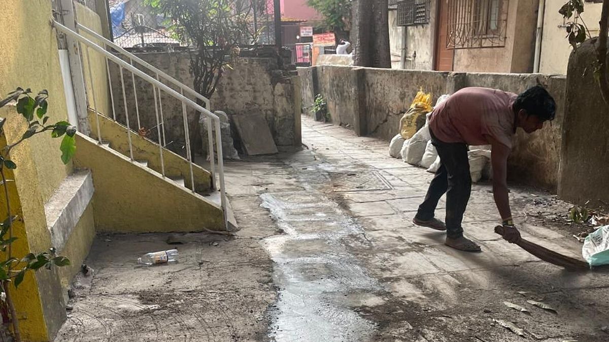Citizens' Voice: Mumbai Residents Raise Civic Concerns Over Road Repairs, Illegal Parking, Flood Risks And Footpath Encroachments