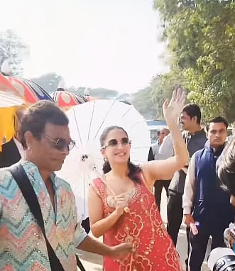 'Is This Really Radhika Merchant?' Ambani's 'Bahu' Grooves To Dhol Beats At Friend's Wedding Baraat; Serves 'Desi Girl' Energy