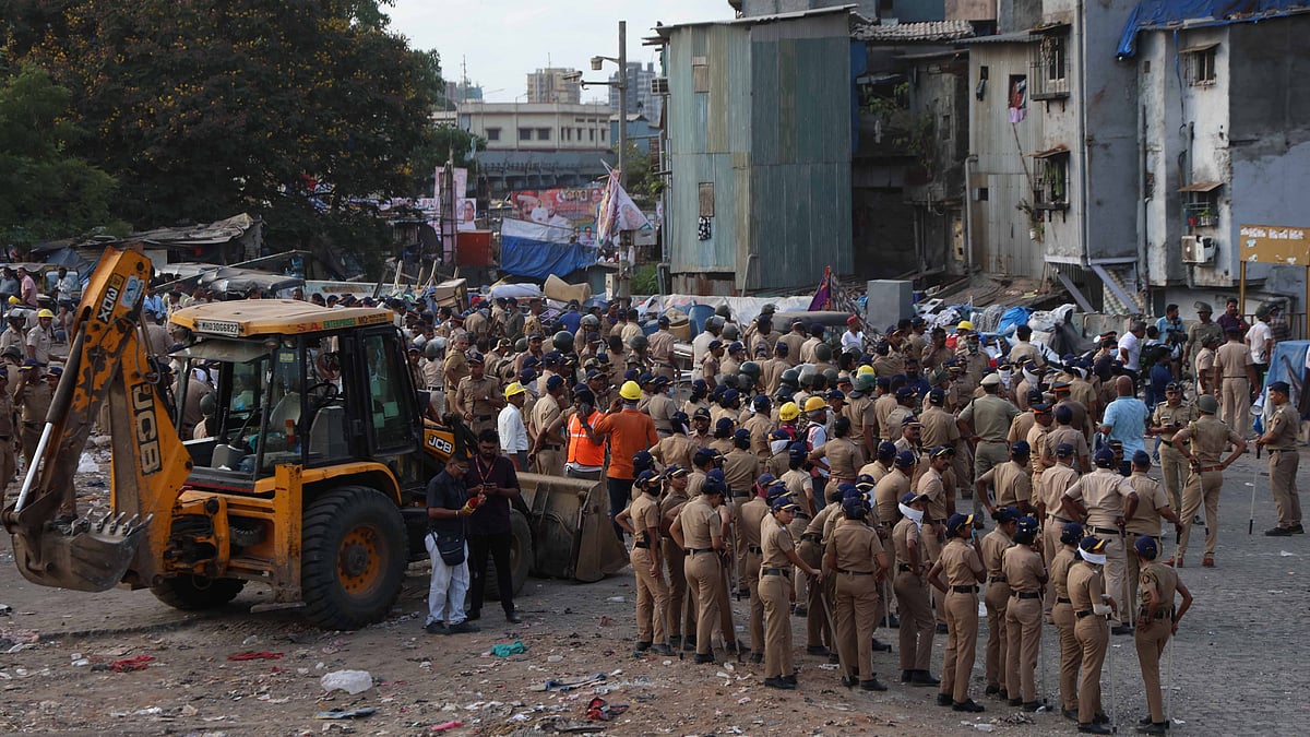 Bandra Demolition Drive 60% Complete; Stone Pelting During Prayer Structure Removal Triggers Lathi-Charge