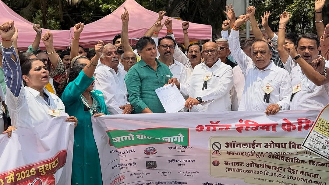 Thane Medical Association Stages Major Protest Against Unregulated E-Pharmacies Outside District Collector's Office