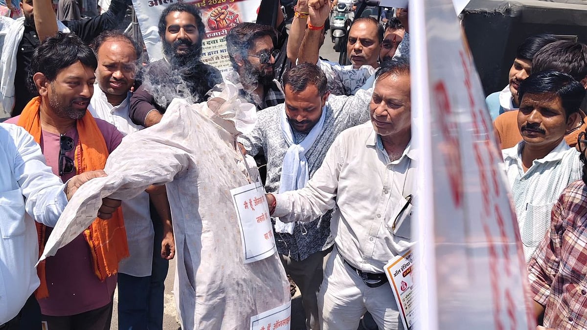 Chemists Protest Illegal Online Medicine Sales In Ratlam
