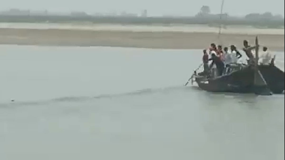 Man Dragged Into Saryu River By Crocodile During Funeral Rites In UP’s Gonda | VIDEO