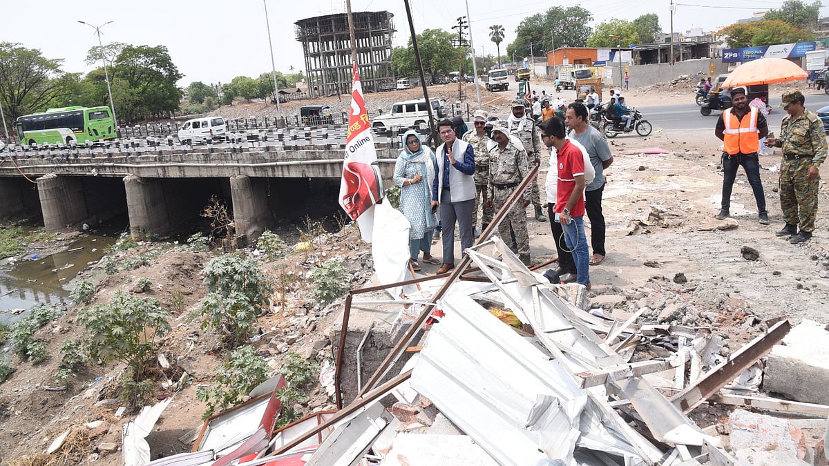 Chhatrapati Sambhajinagar Civic Body Demolishes 25 Illegal Structures Along Sukhna River