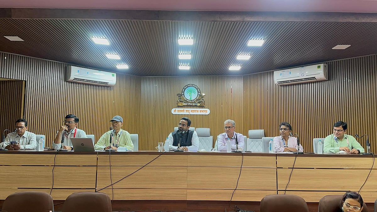 Jalgaon: District Collector Rohan Ghuge Calls For Special Efforts to Increase Enrollment In ZP Schools
