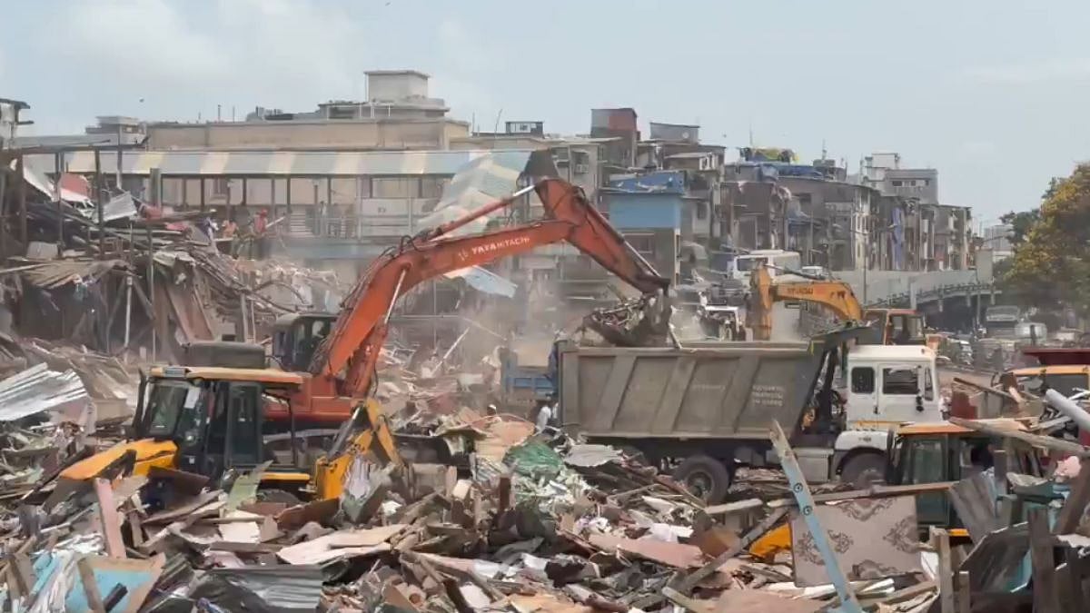 Bandra's Garib Nagar Anti-Encroachment Drive Ends: All 500 Illegal Structures Removed, Debris Clearance On