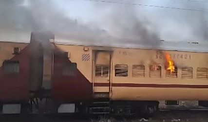 VIDEO: Fire Breaks Out In Empty Railway Coach At Nanded Station