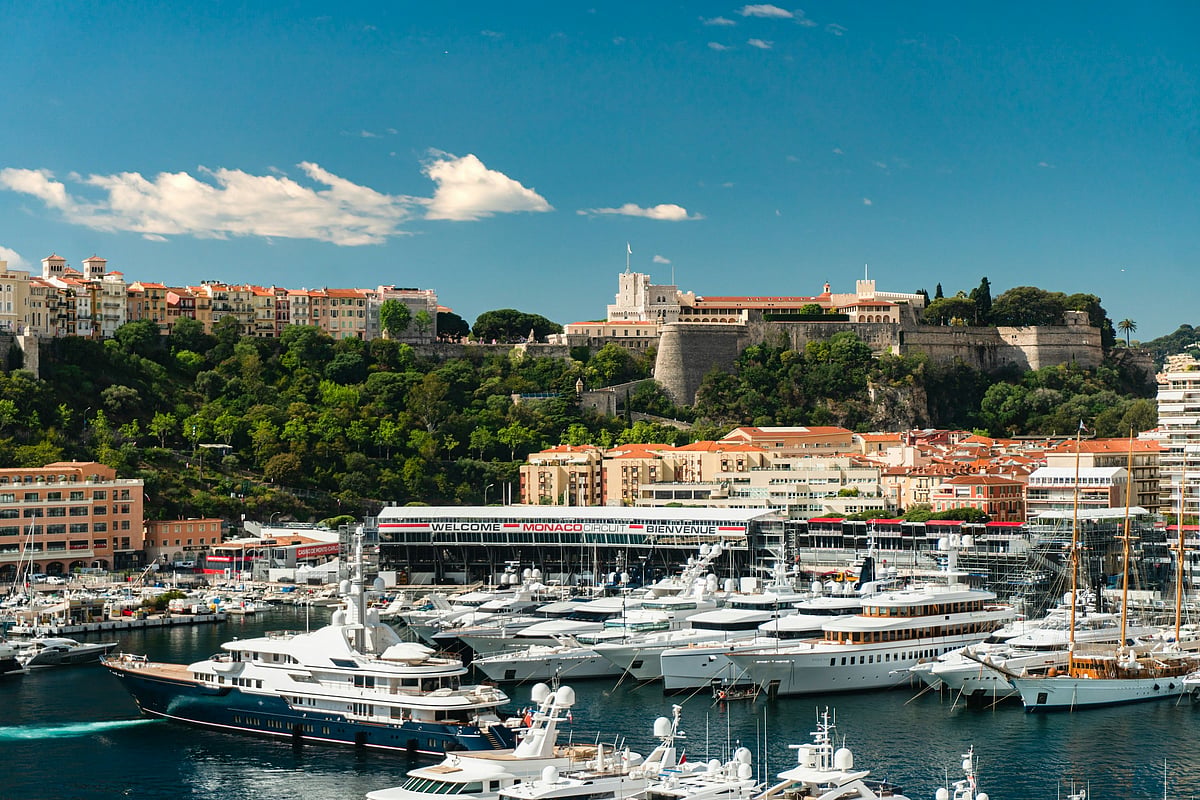 At the marina, you can find yachts and super yachts gleaming like floating palaces