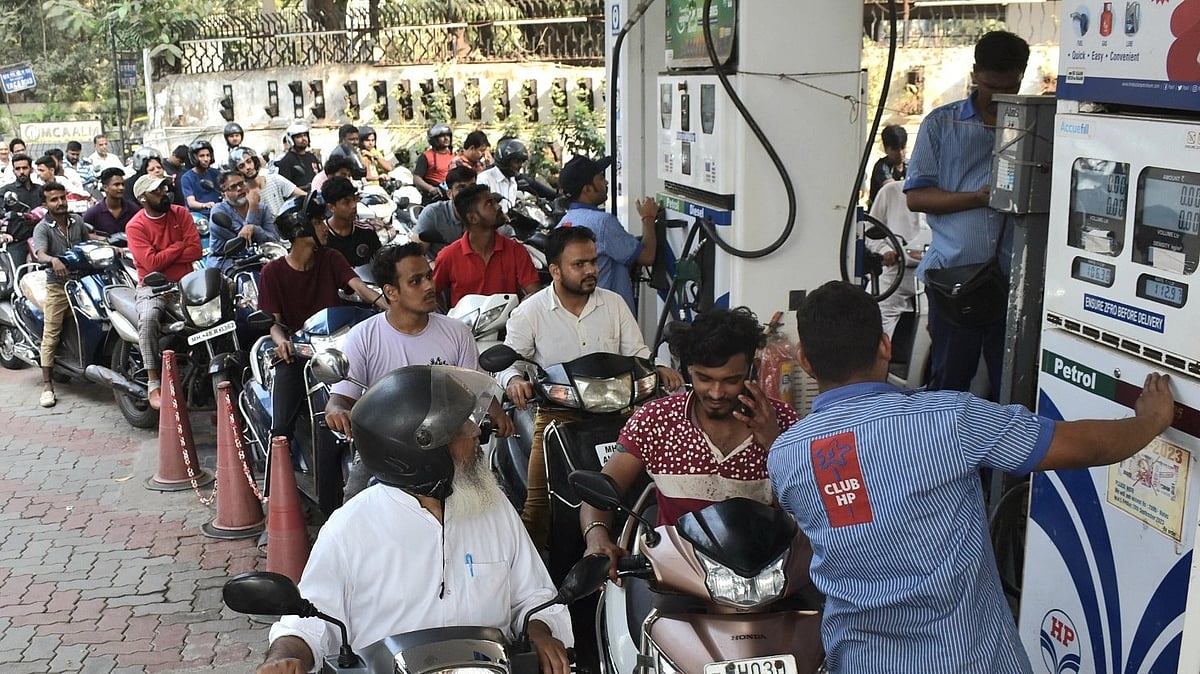 Jalgaon: Diesel Shortage Disrupts Gas Cylinder And Ration Grain Transport, Long Queues Seen At Petrol Pumps