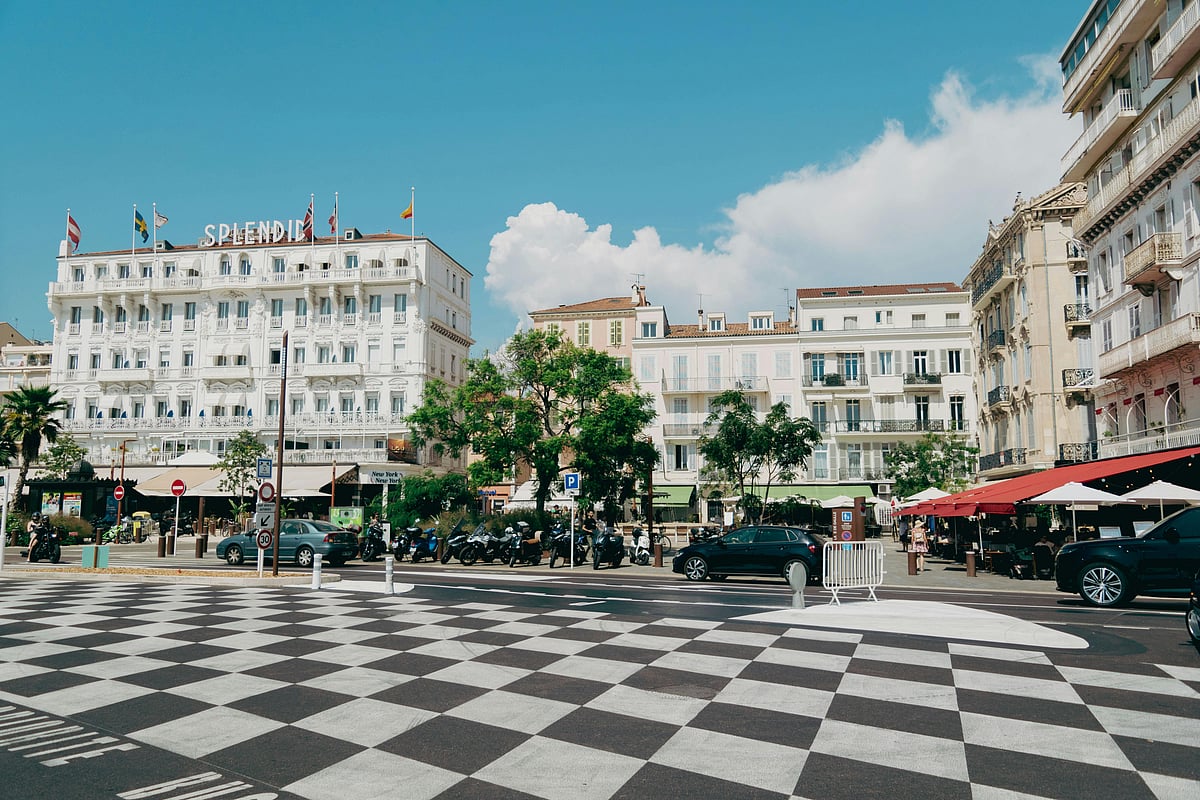 Sip crisp whites or Provençal rosés at the famous restaurants in Cannes