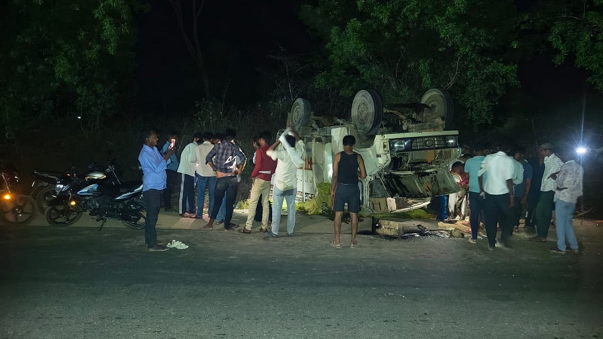 Groceries-Laden Vehicle Falls Into Ditch On Kukdeshwar-Manasa Route In Neemuch