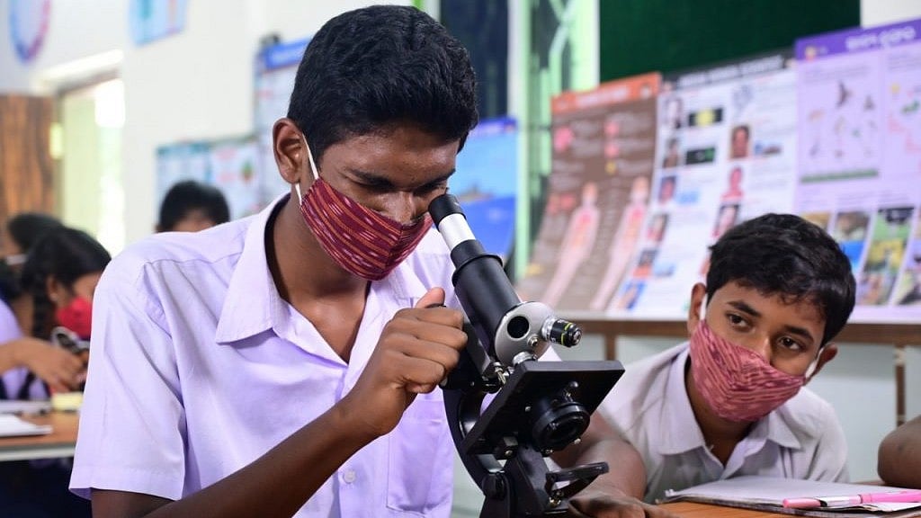 UP Government And Nelco Limited Sign Historic Agreement To Set Up Dream Labs In 600 Schools