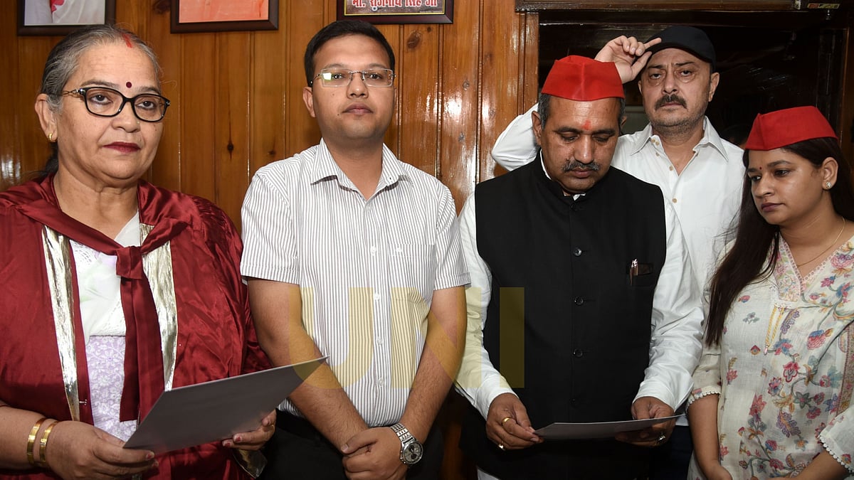 Mayor Administers Oath To SP Councillor After Court Order; First In Lucknow's Municipal Corporation History