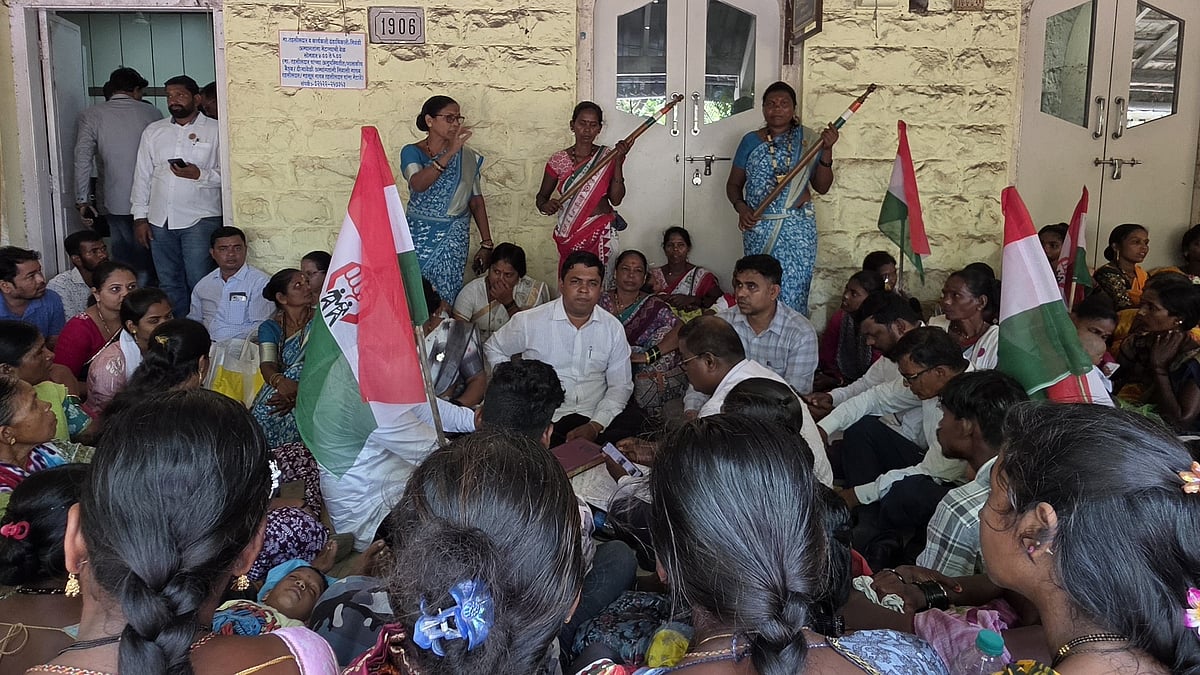 Bhiwandi Activists Protest Outside Tehsildar Office Demanding Aadhaar, Ration Cards And Caste Certificates For Tribal Families