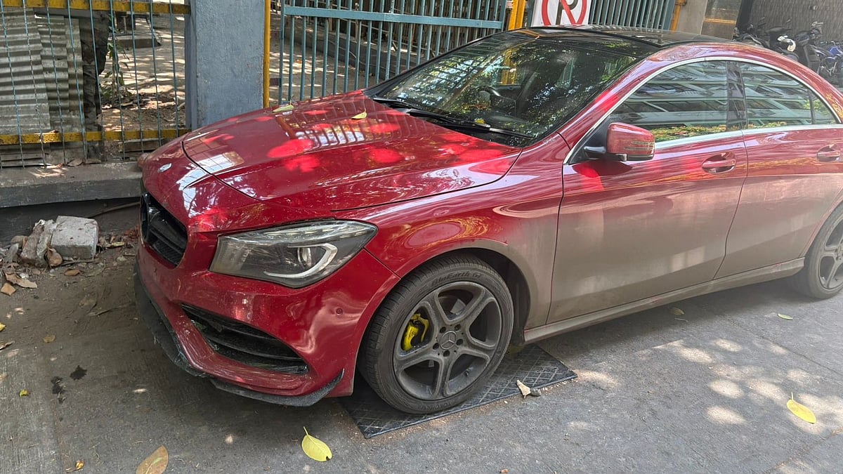 Speeding Mercedes Rams Into 2 Cops At Mumbai's Marine Drive Checkpoint; 29-Year-Old Driver Arrested
