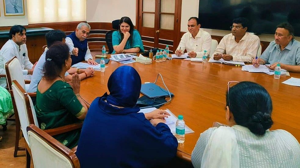 Congress MLA Amin Patel Raises Power Outages, Smart Meter Row And Bill Centre Closures In BEST Meeting