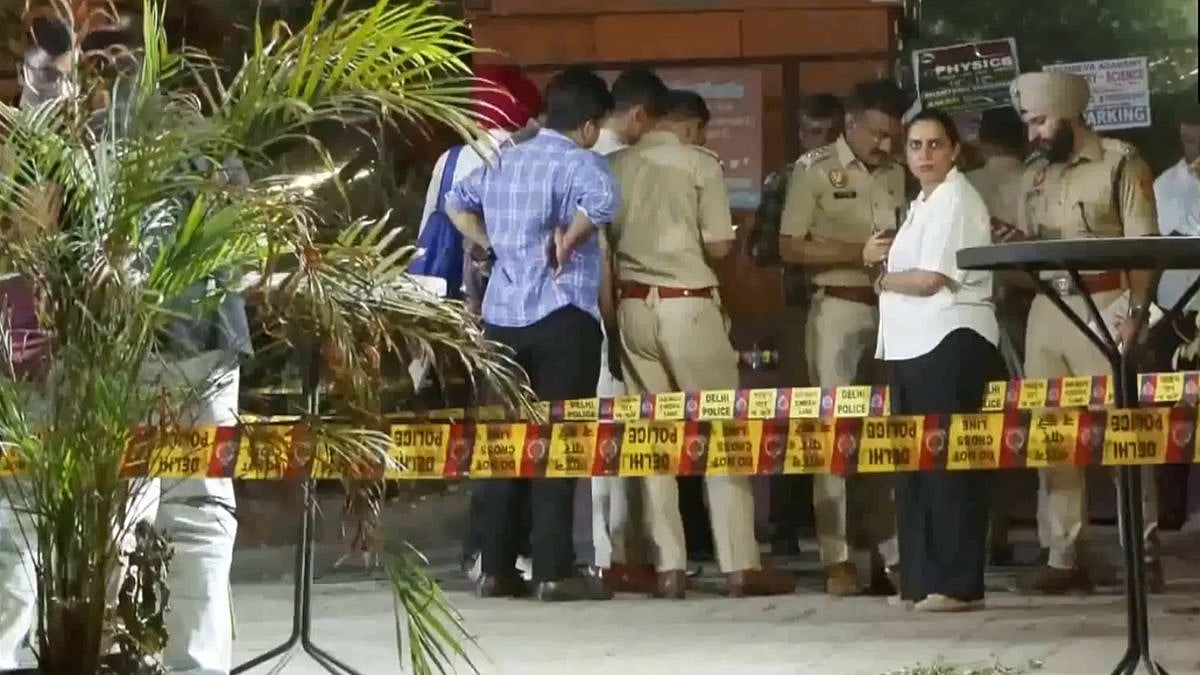 Delhi: 17-Year-Old Boy Shot Following Dispute At Eatery In Amar Colony, Condition Critical But Stable | Video