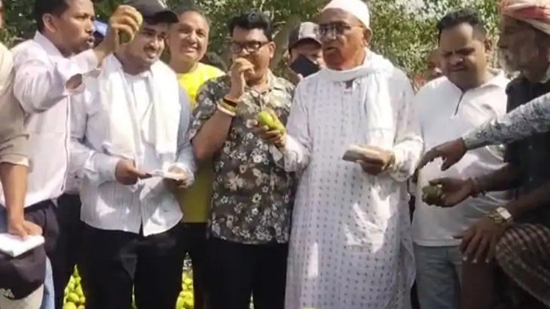 Cabinet Minister Nagar Singh Chouhan’s Surprise Visit At Mango Market In Aalirajpur