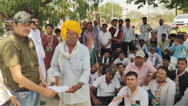 Congress Protests Unannounced Power Cuts In Ringnod And Nearby Rural Areas