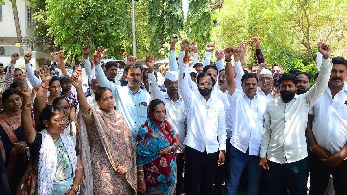 Nashik: Farmers Protest Against Ring Road Project Outside Minister Chhagan Bhujbal’s Residence