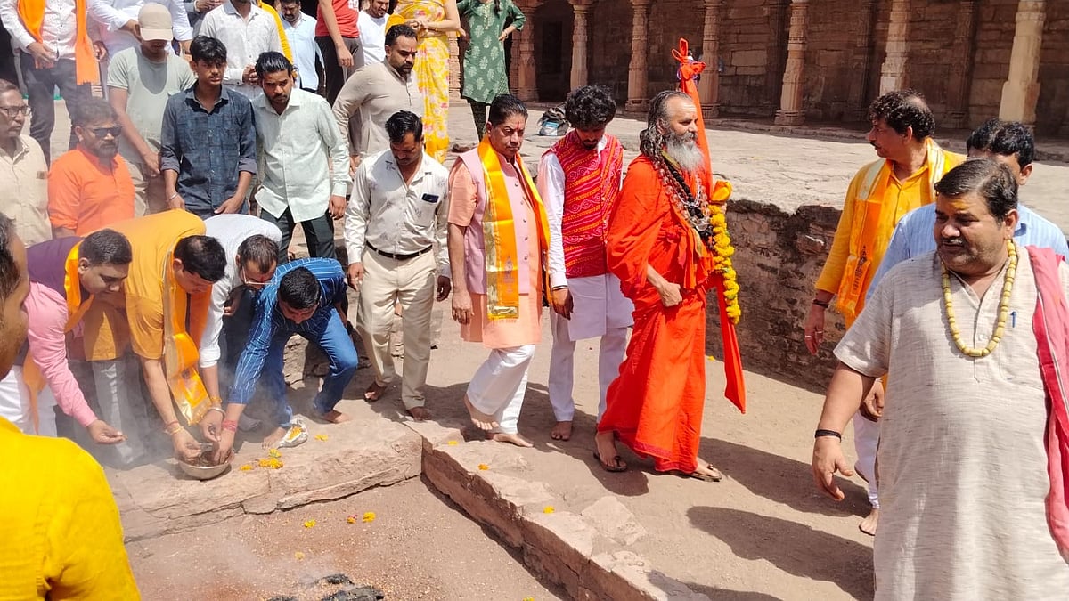 Shankaracharya Performs Vagdevi Puja In Bhojshala, Installation Of A Grand Granite Idol Of Goddess Saraswati