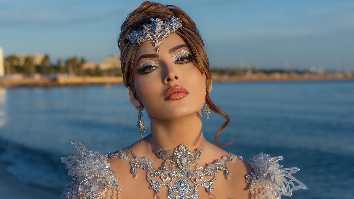 'Stop This Toxicity': Urvashi Rautela Slams Fan-Made Photos Showing Her Kneeling Before Aishwarya Rai, Priyanka Chopra 