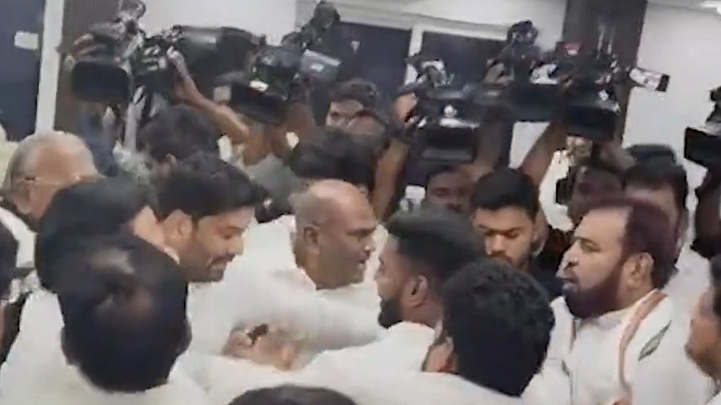 Telangana: Viral Video Shows Congress Leaders Grabbing Collars, Pushing And Shoving Each Other During Review Meet