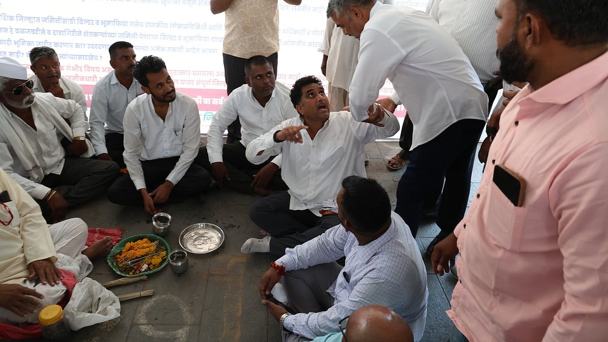 Nashik: Farmers’ Attempt To Perform ‘Pind Daan’ Of Sub-Divisional Officer Foiled By Police At Ramkund