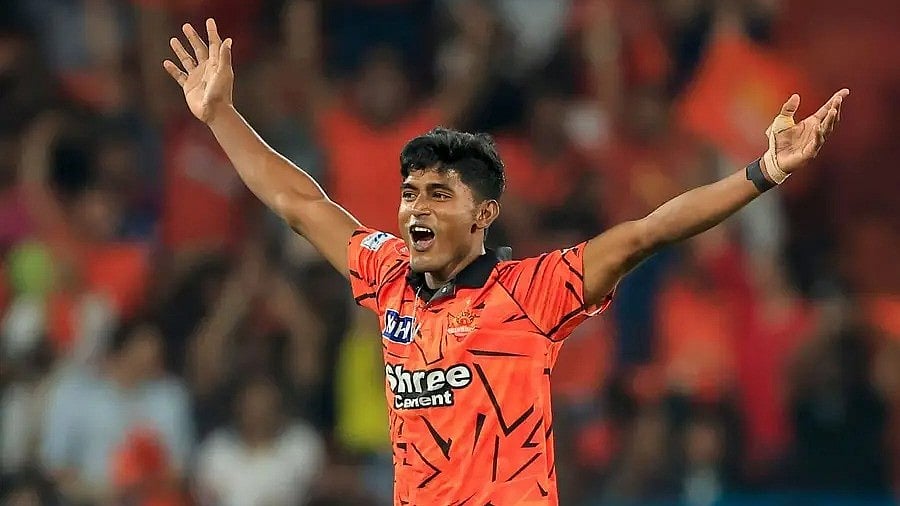 '₹12,000 - ₹15,000 Ka Joota Kaise Pehen Sakte...': : Ishan Kishan Gifts Adidas Spikes To Sakib Hussain | VIDEO