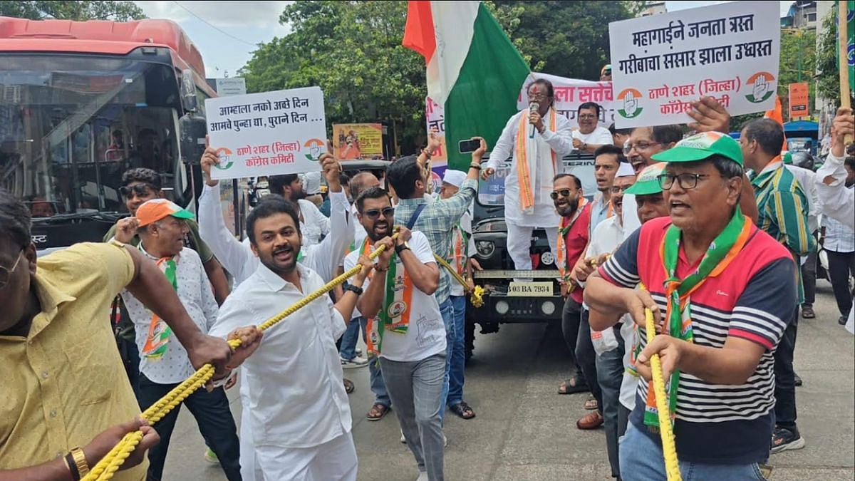 Congress Stages Dynamic 'Rope' Protest In Thane Over Rising Inflation & Fuel Prices