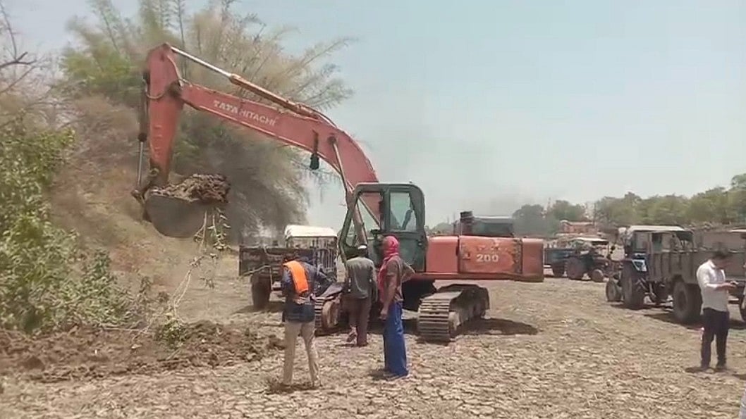 Kalisindh River Deepening Work Begins In Sonkutch