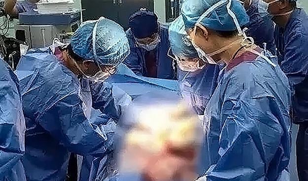 Pregnant Woman Gives Up Operating Room To Save Another Mother In China