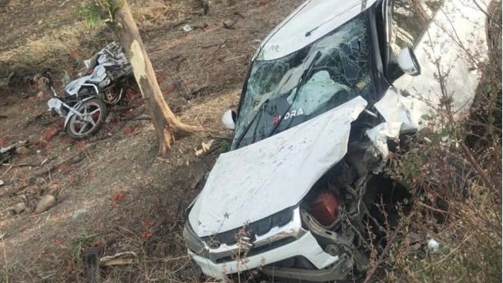 1 Killed, 5 Injured In Car-Bike Collision On Kalyan-Visakhapatnam Highway