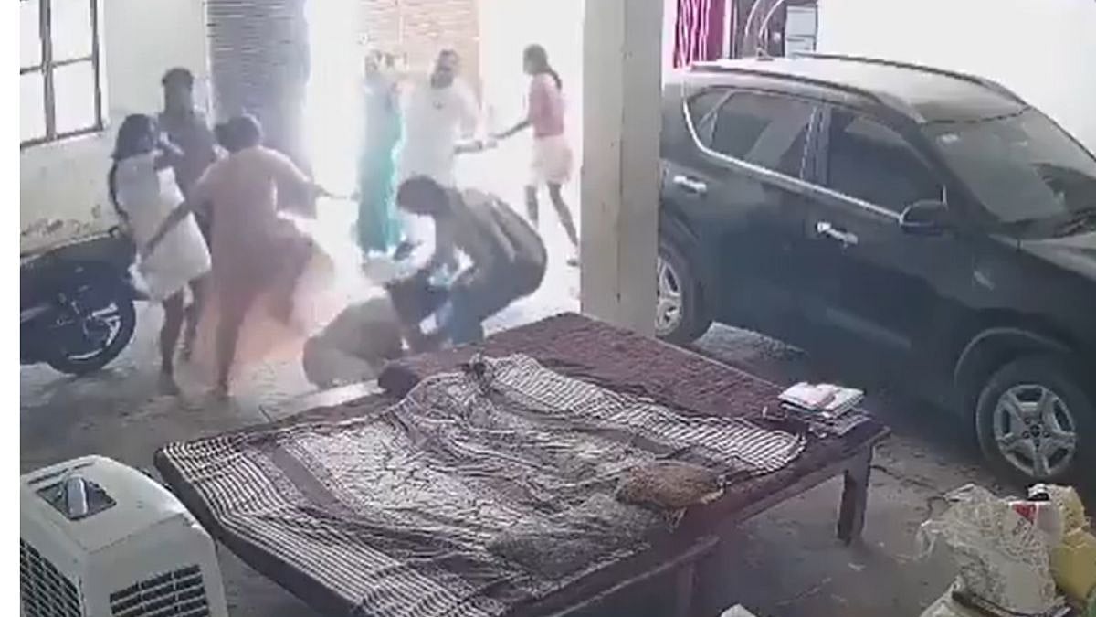 'Dragged By Hair, Punched Repeatedly': Samajwadi Party Women’s Wing District Chief Assaulted In UP's Chandauli - VIDEO