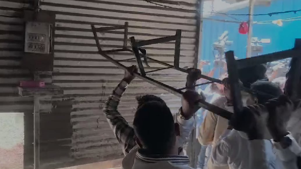 Pune VIDEO: NCP-SP Workers Vandalise Illicit Liquor Shops After At Least 15 Die