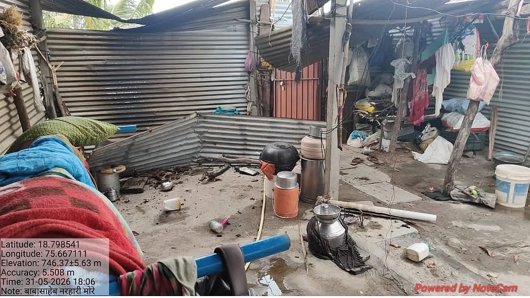 Strong Winds & Rain Damage Houses & Crops In Beed District