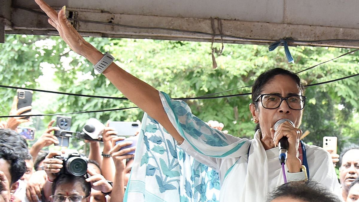 West Bengal Politics: Mamata Banerjee Holds Sit-In Protest Against BJP Amid Buzz Over Internal Dissent In TMC | VIDEO