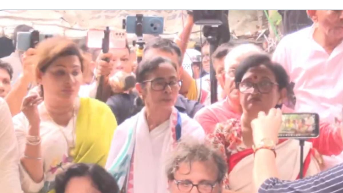 Mamata Banerjee Leads Protest Against Attack On TMC Leaders In 1st Public Rally After Poll Defeat - Video