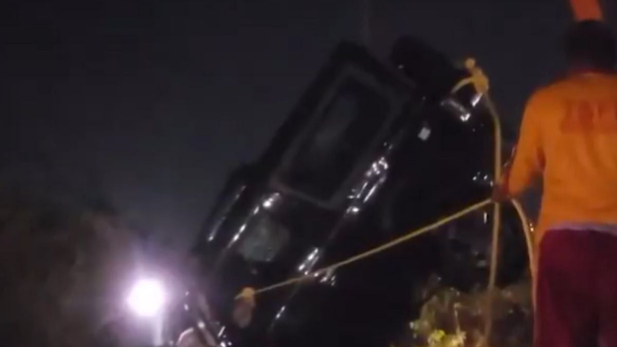 Telangana Man Dies After Thar Falls Into Well; Police Suspect IPL Viewing While Driving Caused Fatal Crash - VIDEO