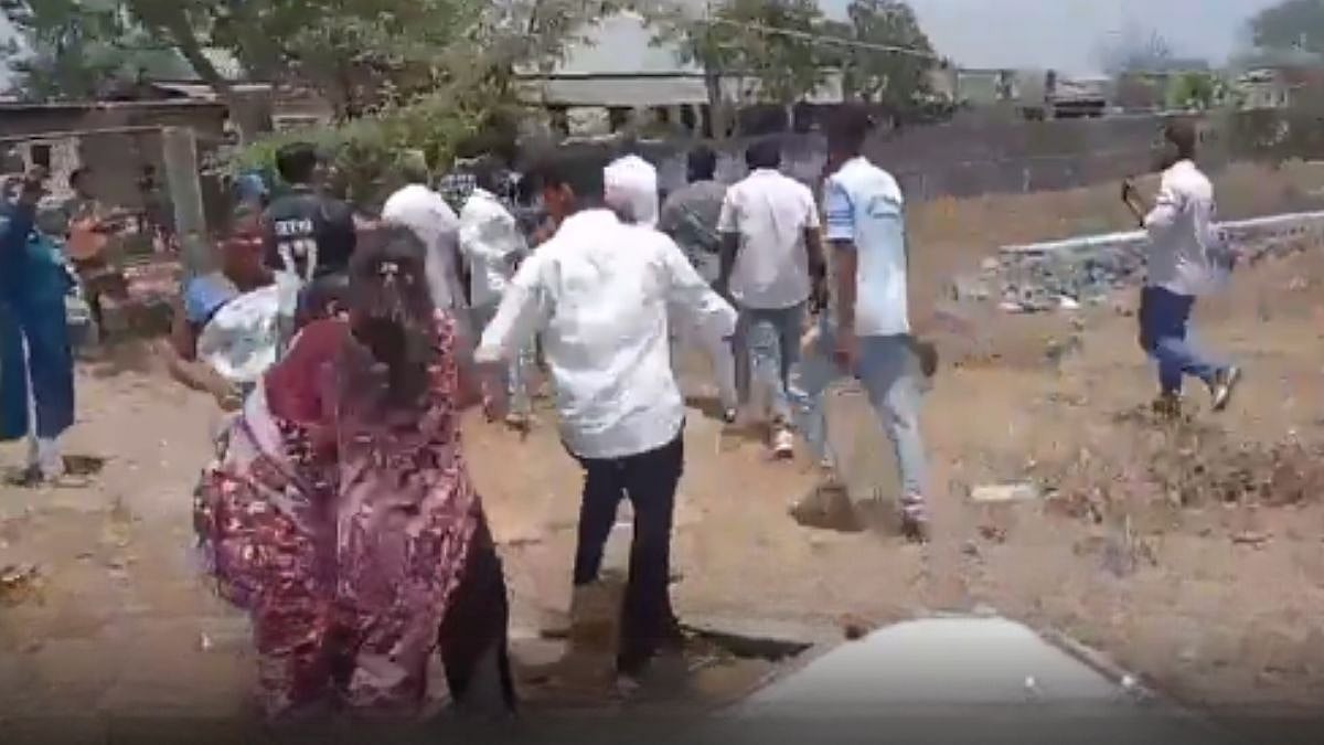 Several Injured, Women Allegedly Assaulted As Violent Clash Erupts Over Land Dispute In Palghar; Video Goes Viral