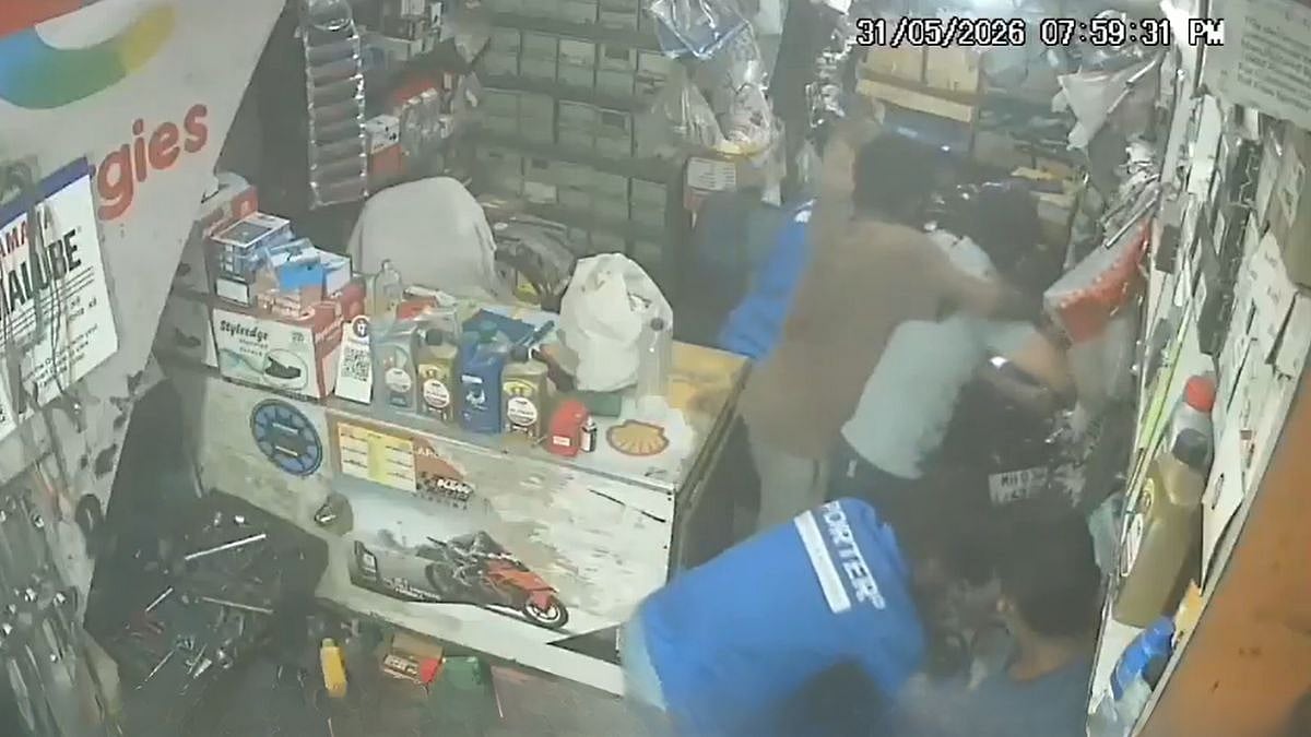 Mumbai: Bikers Allegedly Attack Garage Staff In Powai After Being Confronted Over Wrong-Side Driving - VIDEO