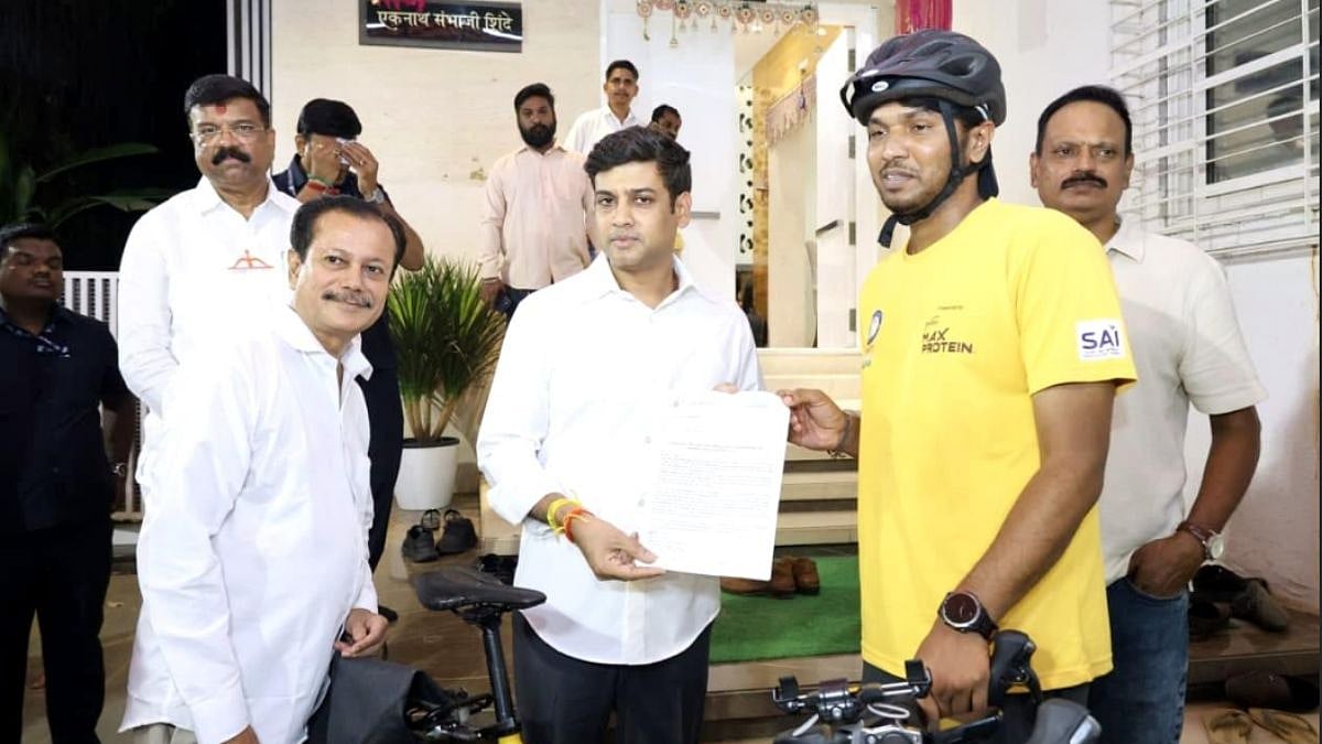 'Green Miles, Clean Minds': Cyclist Subodh Gangurde Meets MP Shrikant Shinde Ahead Of 100,000-km National Mission