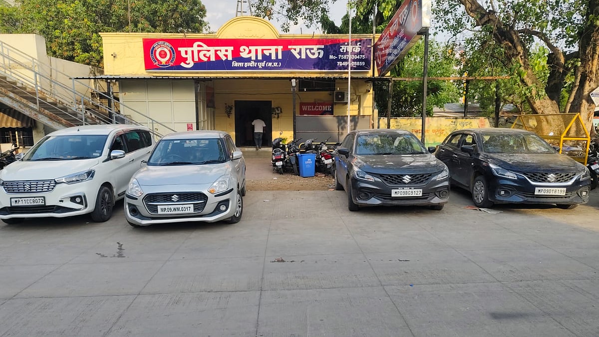 Three Held For Cheating Vehicle Owners; Four Cars Recovered In Indore