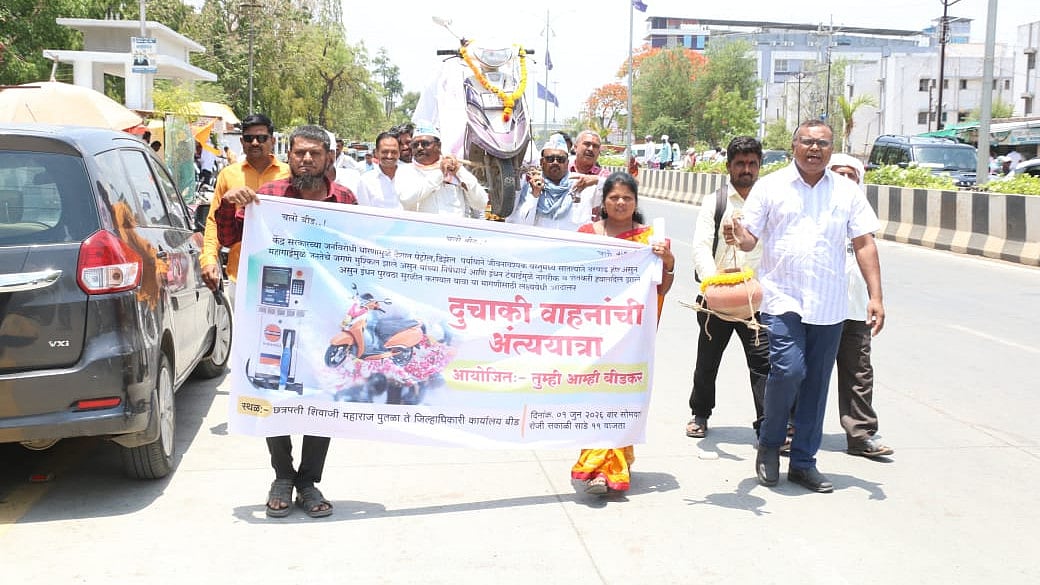 Bike Funeral Procession Held In Maharashtra To Protest Fuel Shortage & Rising Prices