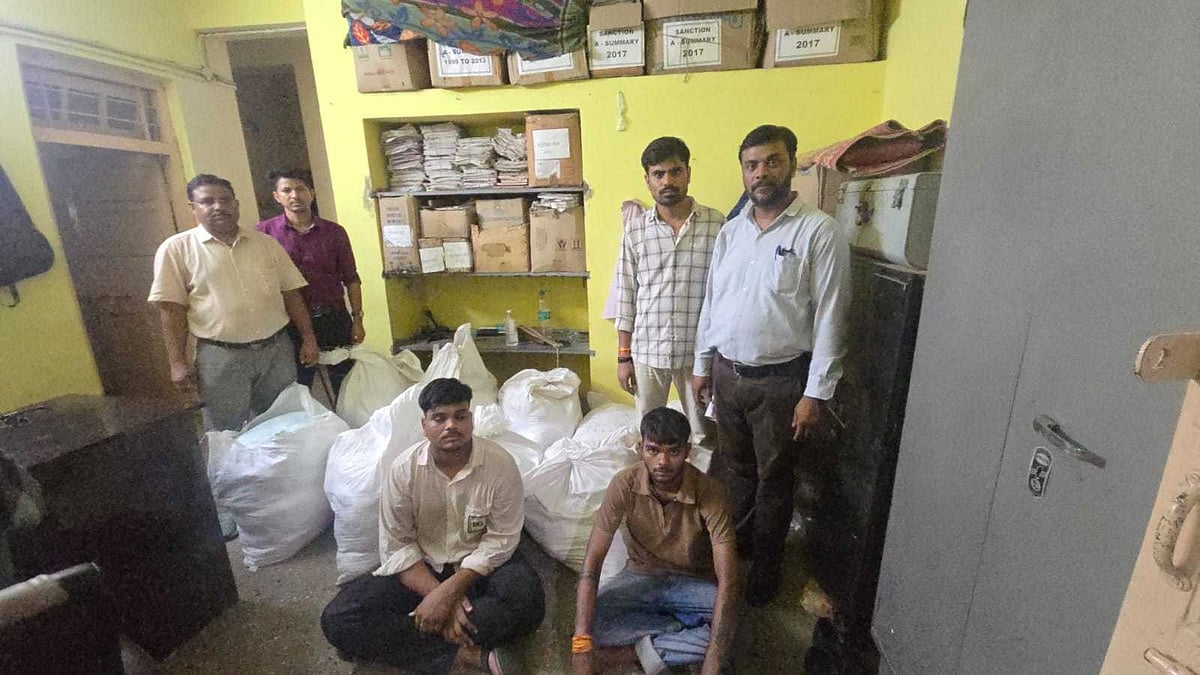 2 held after Gutka Worth ₹3.25 Lakh Seized