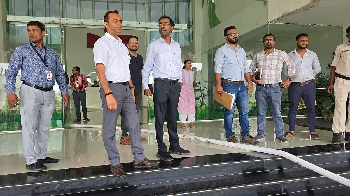 Neemuch SDM Conducts Surprise Hospital Safety Inspection 